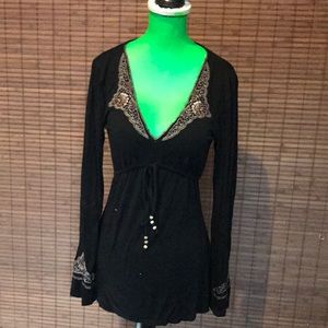 Long bell sleeved V-neck top